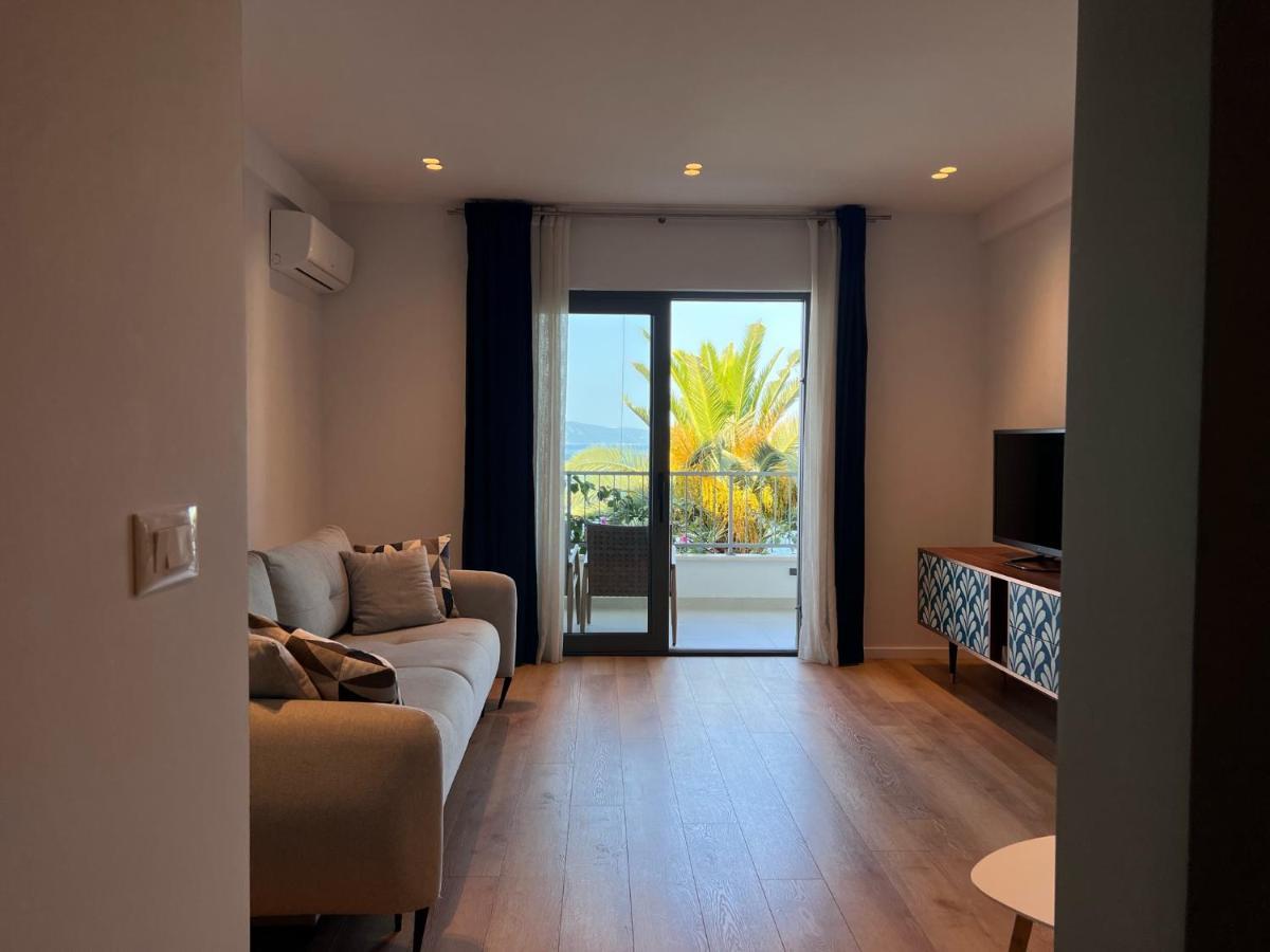 Beachfront Comfort Apartments Sinajko Podgora Exterior photo