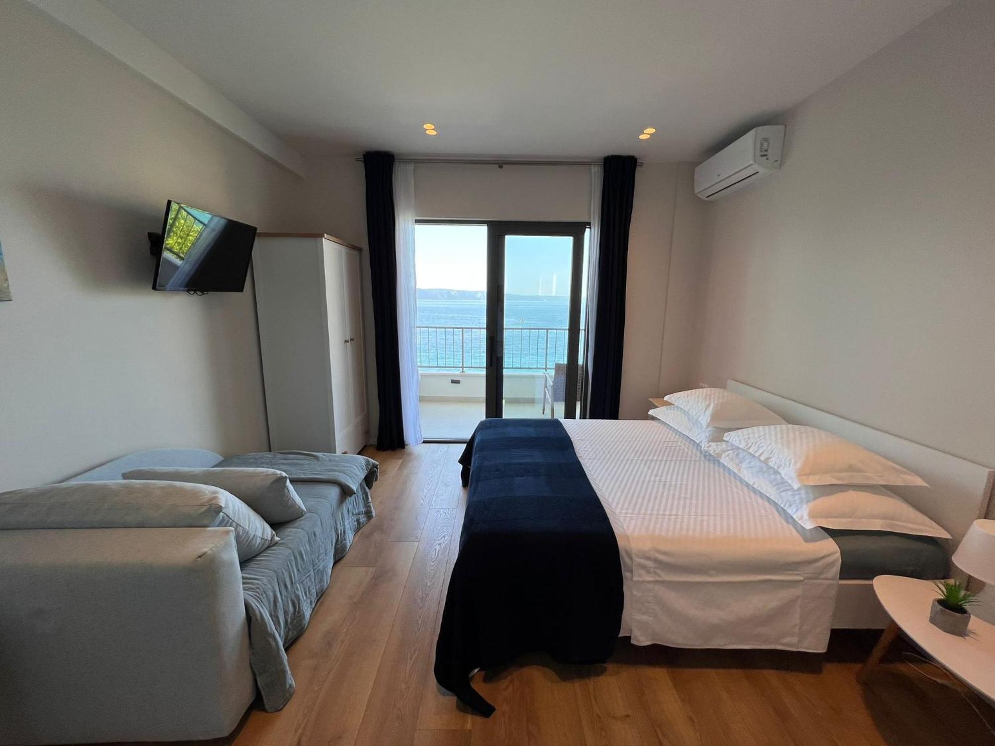 Beachfront Comfort Apartments Sinajko Podgora Exterior photo