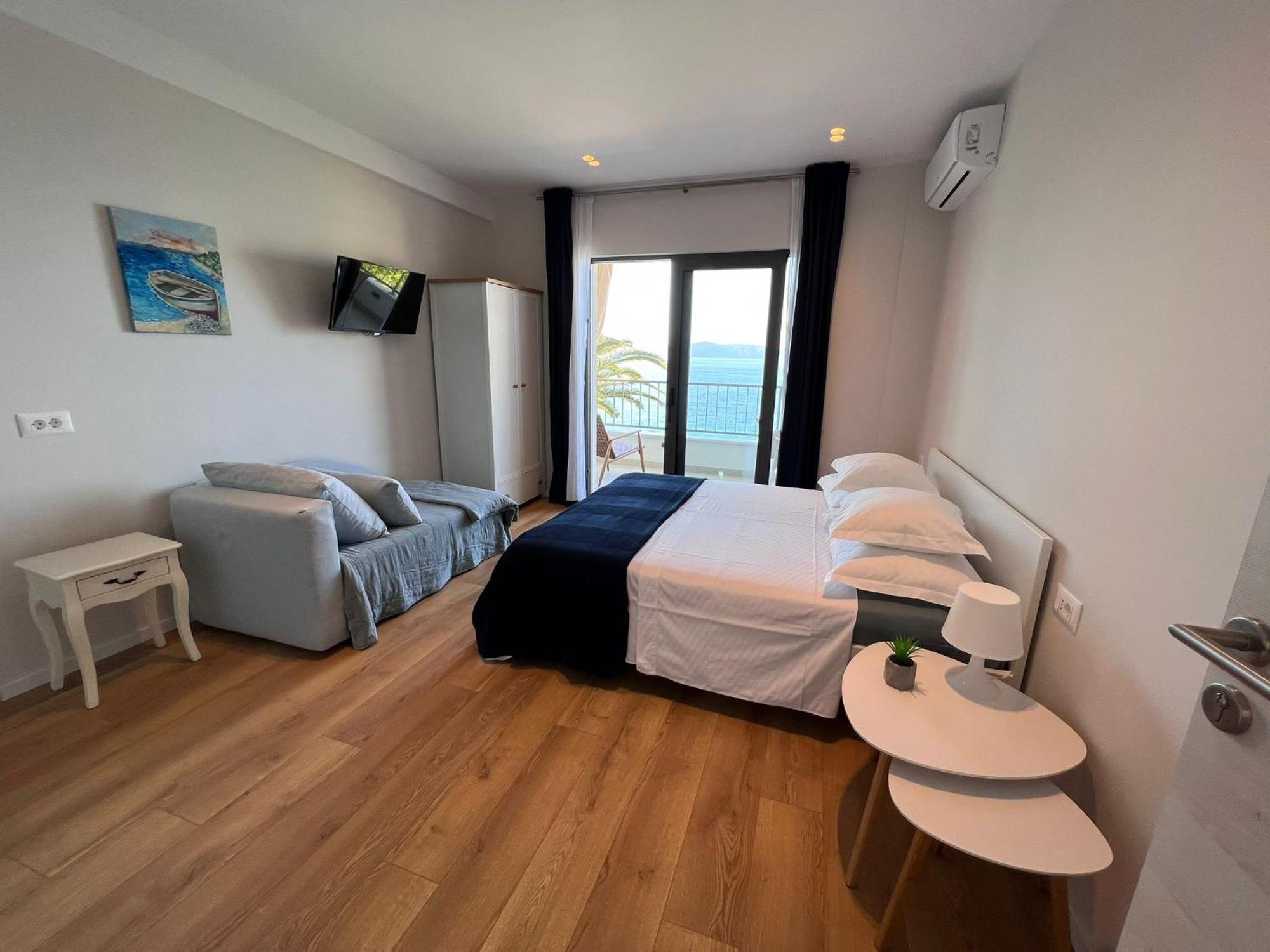 Beachfront Comfort Apartments Sinajko Podgora Exterior photo