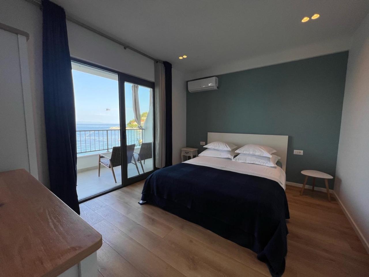 Beachfront Comfort Apartments Sinajko Podgora Exterior photo