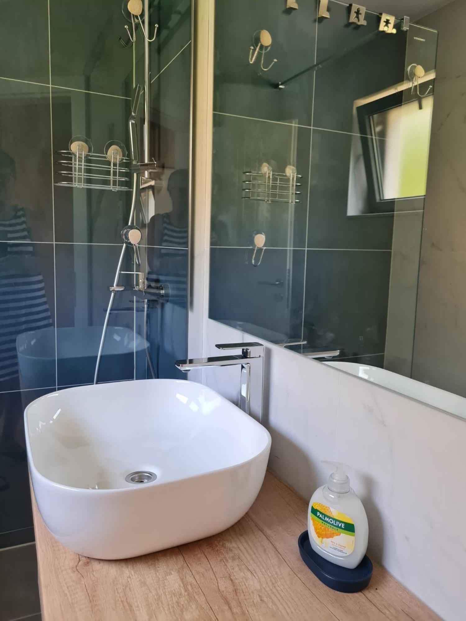 Beachfront Comfort Apartments Sinajko Podgora Room photo